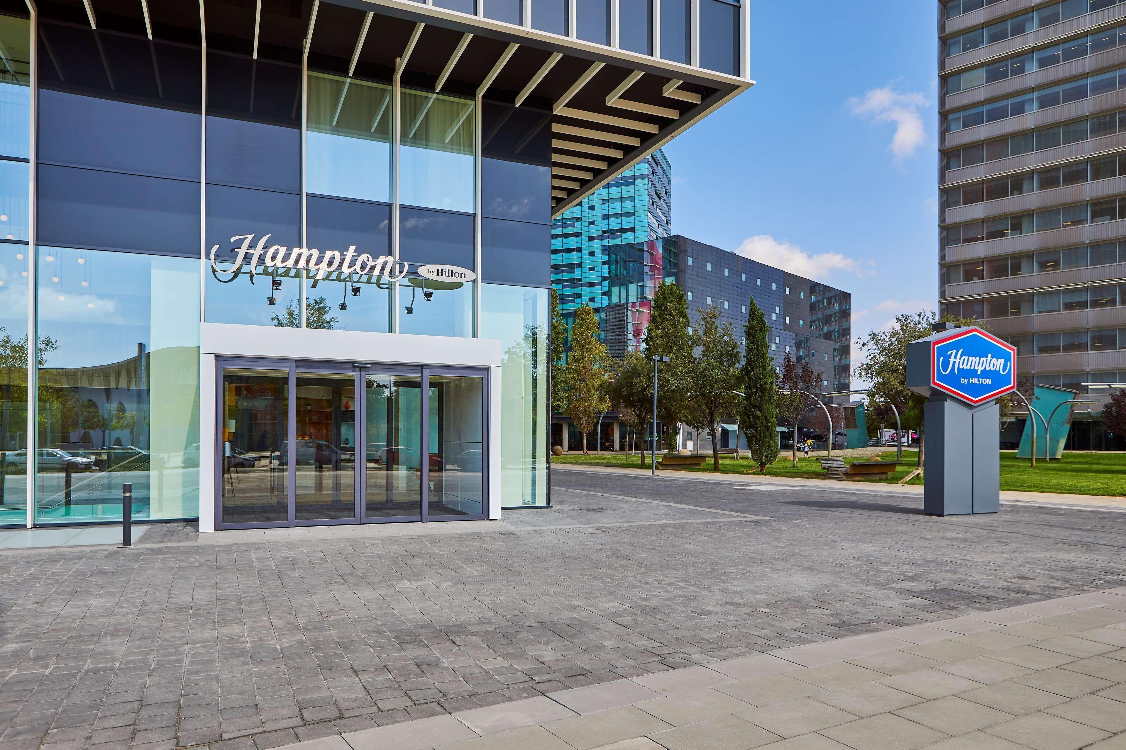 4 Hoteles de Negocios Cerca de CosmoCaixa que Vale la Pena Reservar
