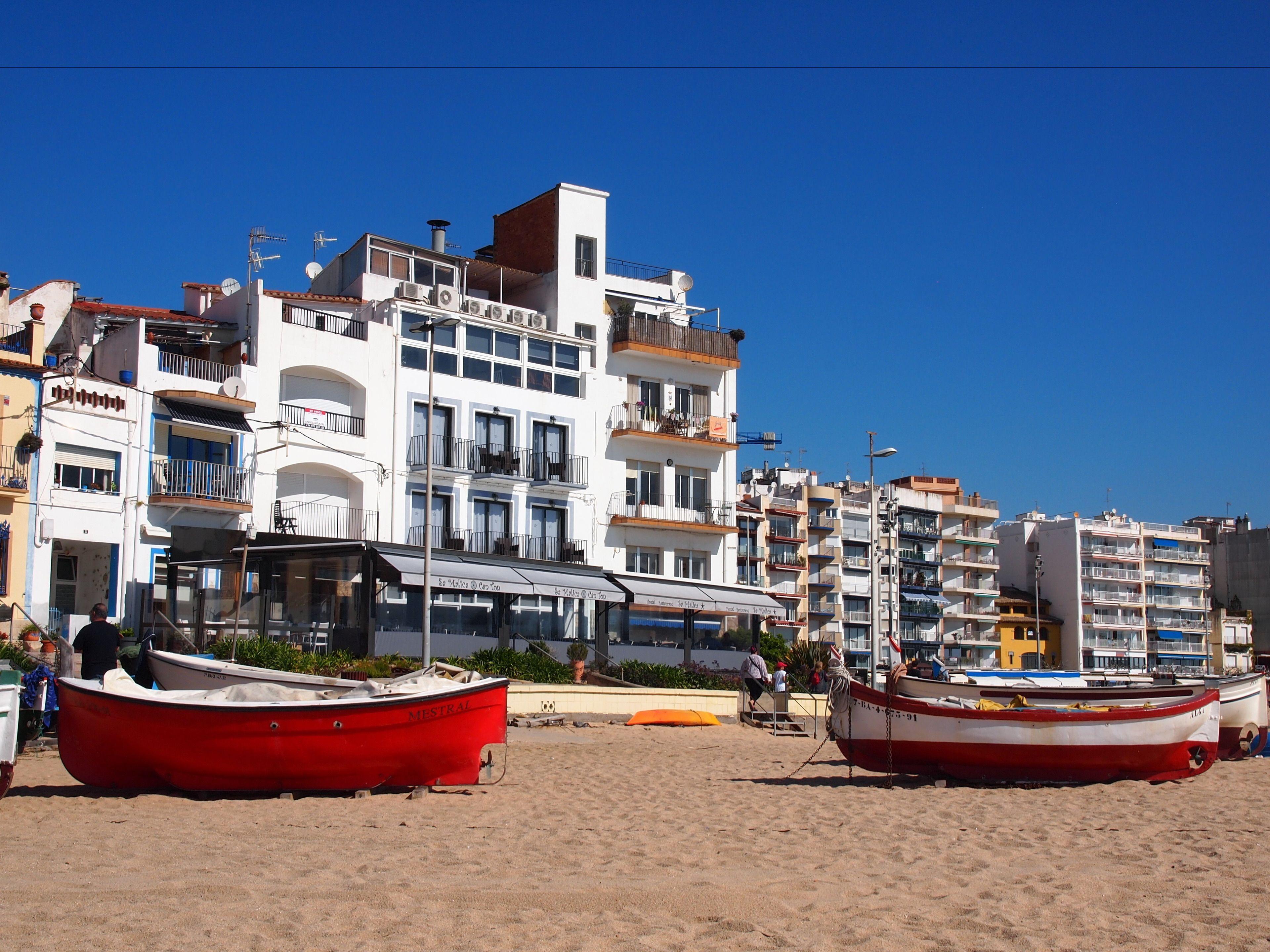 9 Hoteles Céntricos cerca de la Ermita de Santa Cristina que Vale la Pena Reservar