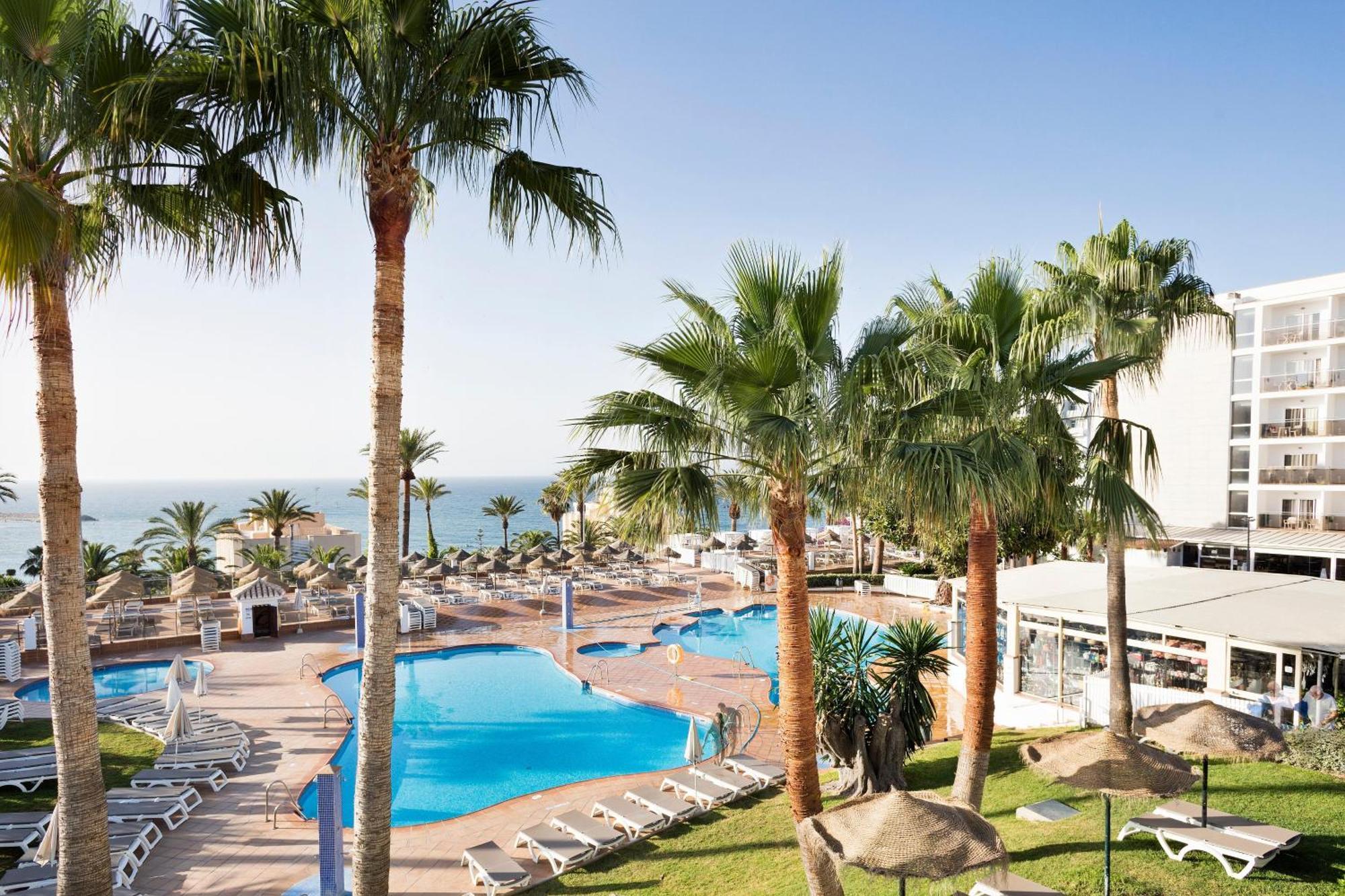 7 Hoteles Familiares Cerca de Torrequebrada Golf que Merecen la Reserva