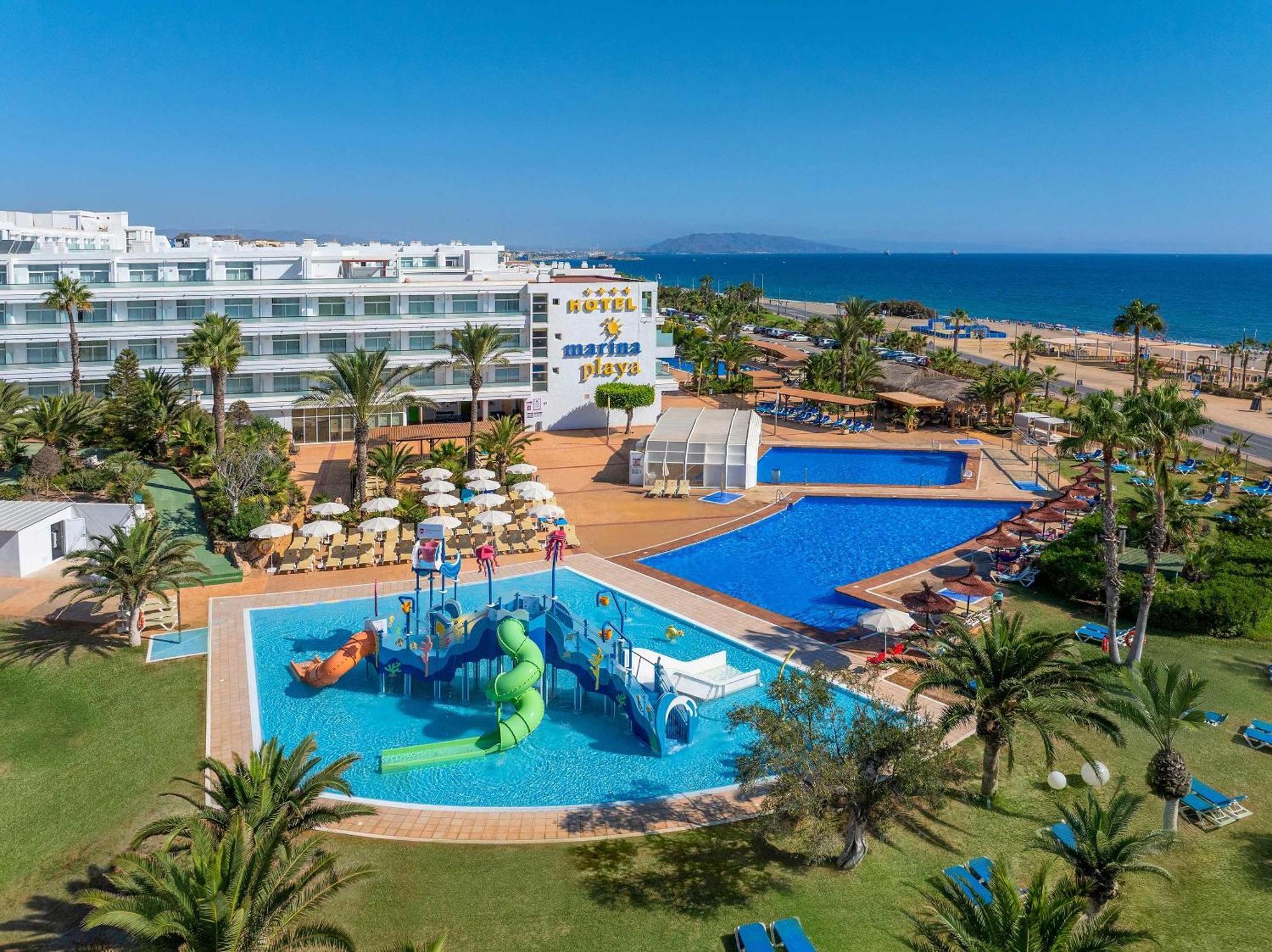 Dónde Alojarse Cerca del Golf Marina: 4 Hoteles Familiares en Mojácar