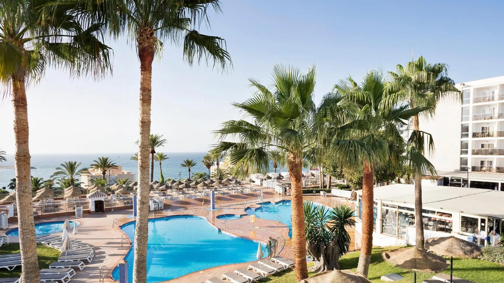 7 Hoteles Familiares Cerca de Torrequebrada Golf que Merecen la Reserva