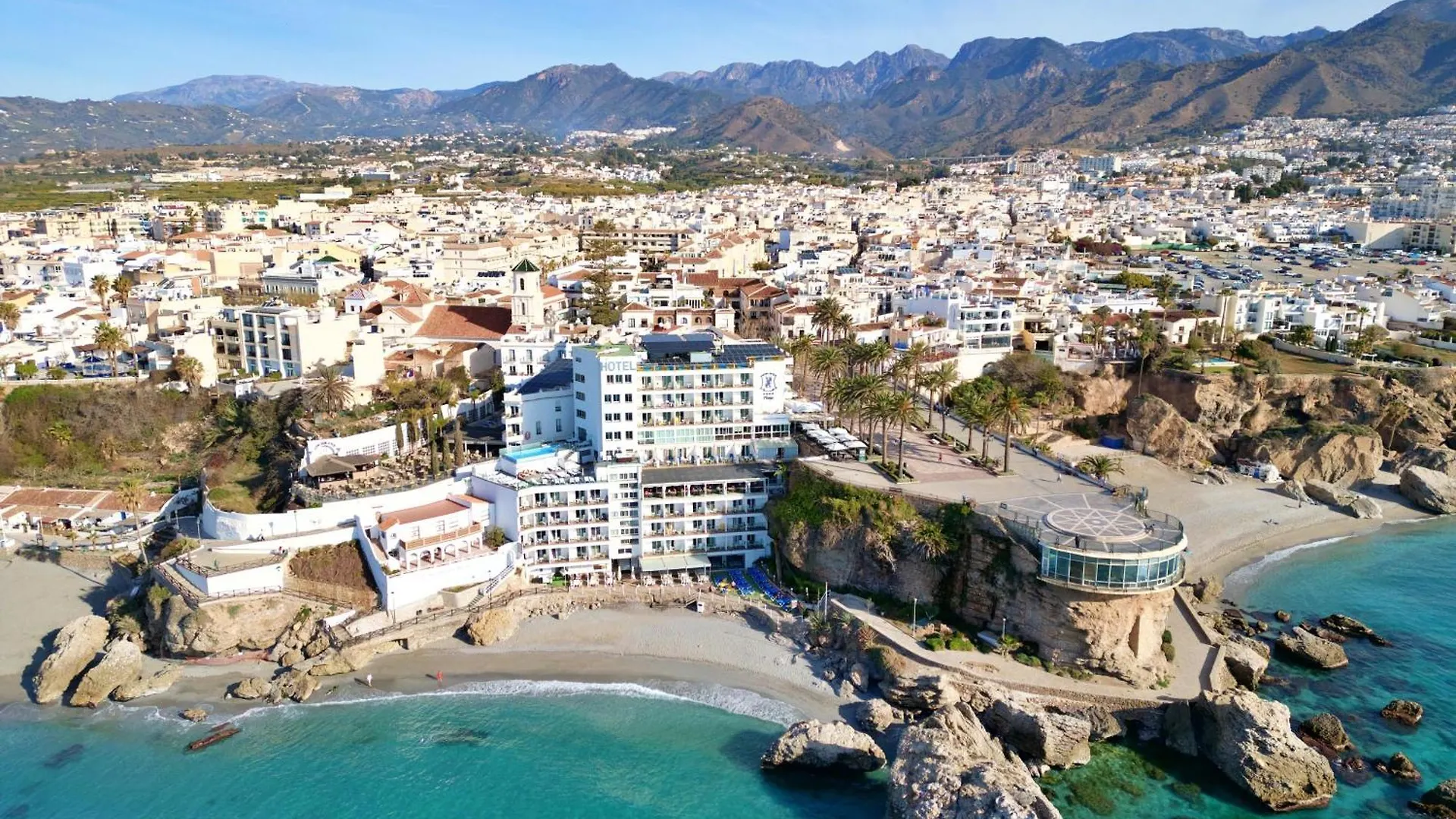 4 Hoteles Céntricos Cerca de Punta Lara en Nerja