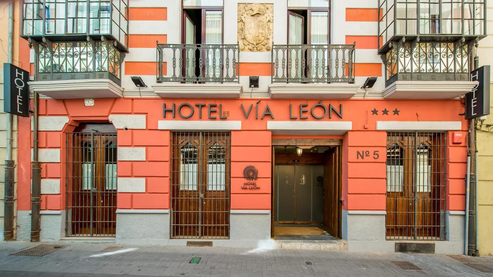 6 Hoteles de Diseño Excepcional Cerca del Convento de San Marcos, León