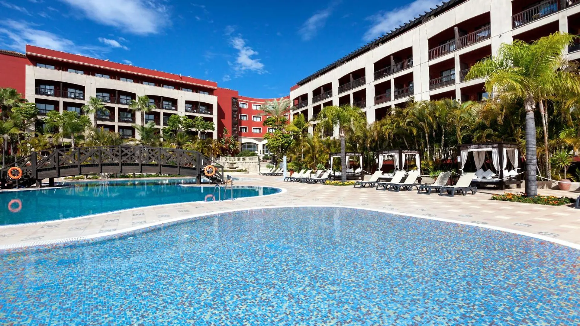 4 Hoteles de Golf cerca de Los Naranjos Golf Club con Acceso Fácil