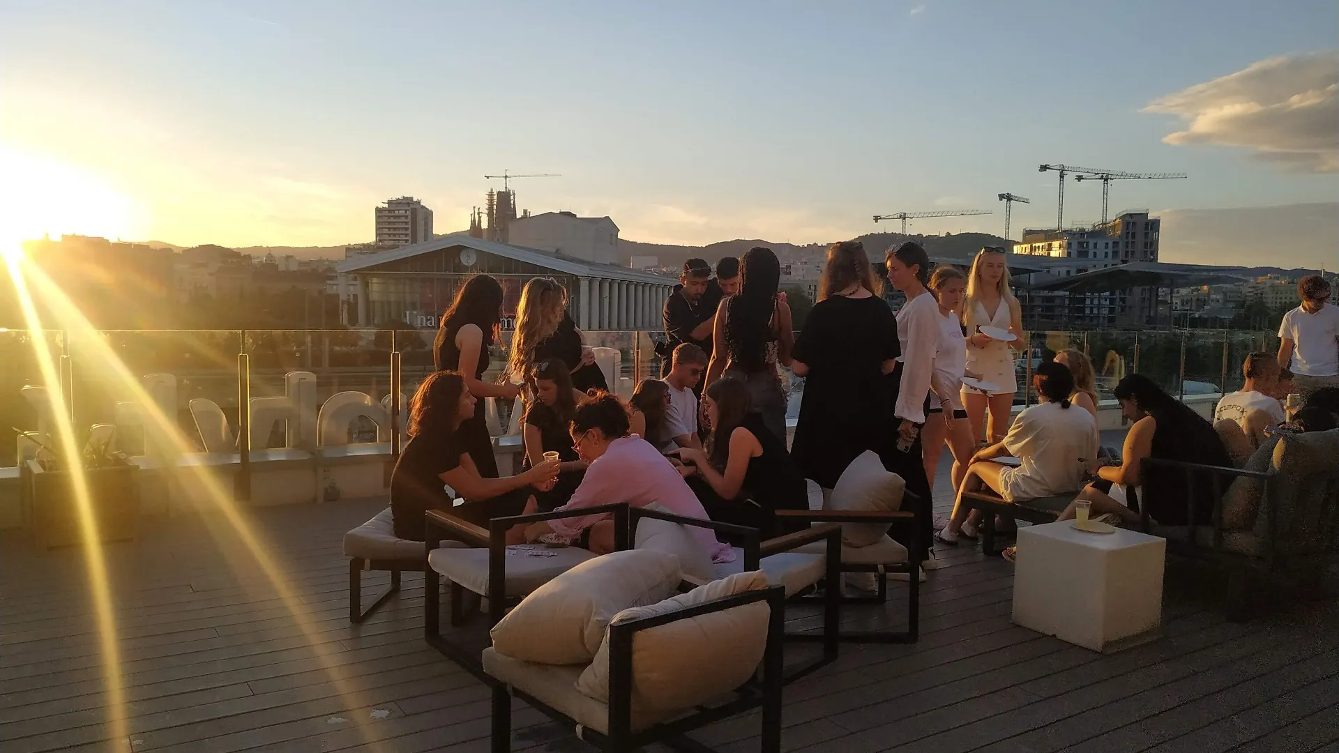 15 Hoteles Baratos Cerca del Acuario de Barcelona que Vale la Pena Reservar