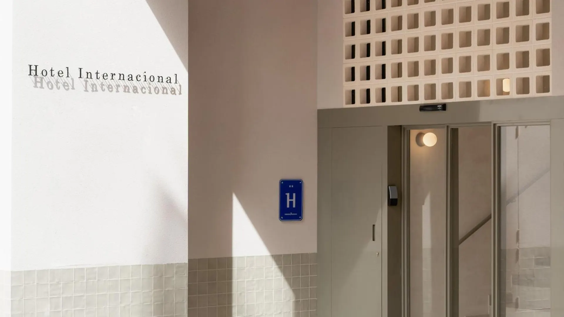 Dónde Alojarse cerca de The Square: 6 Hoteles Céntricos en Benidorm