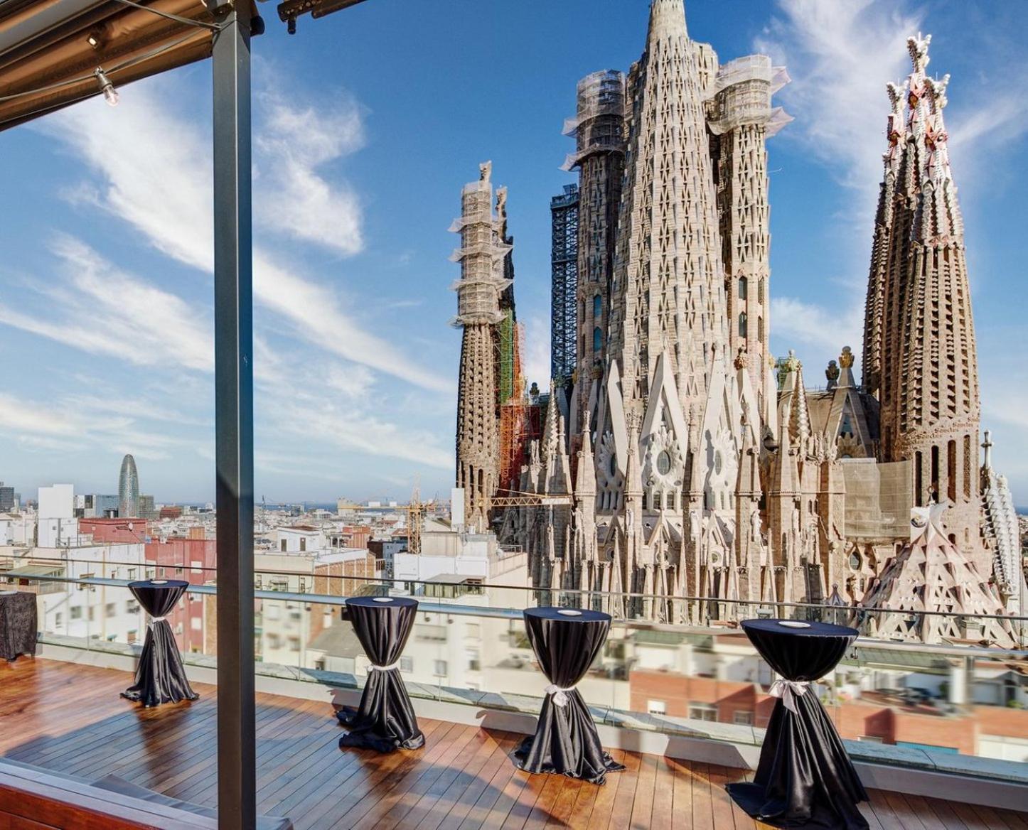 14 Hoteles Románticos Cerca de CosmoCaixa para una Escapada Perfecta