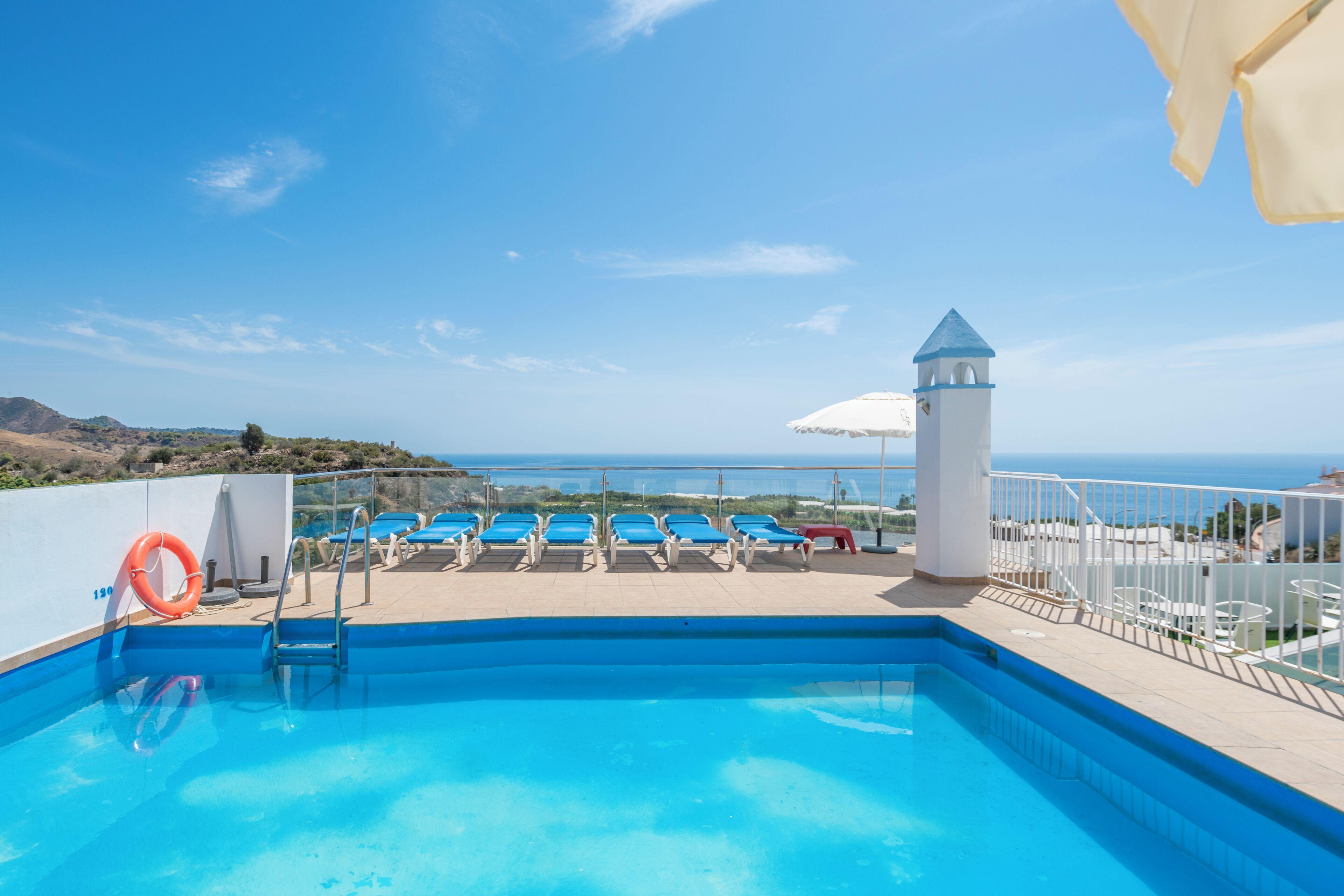 8 Hoteles Céntricos Cerca de las Cuevas de Nerja que Valen la Pena