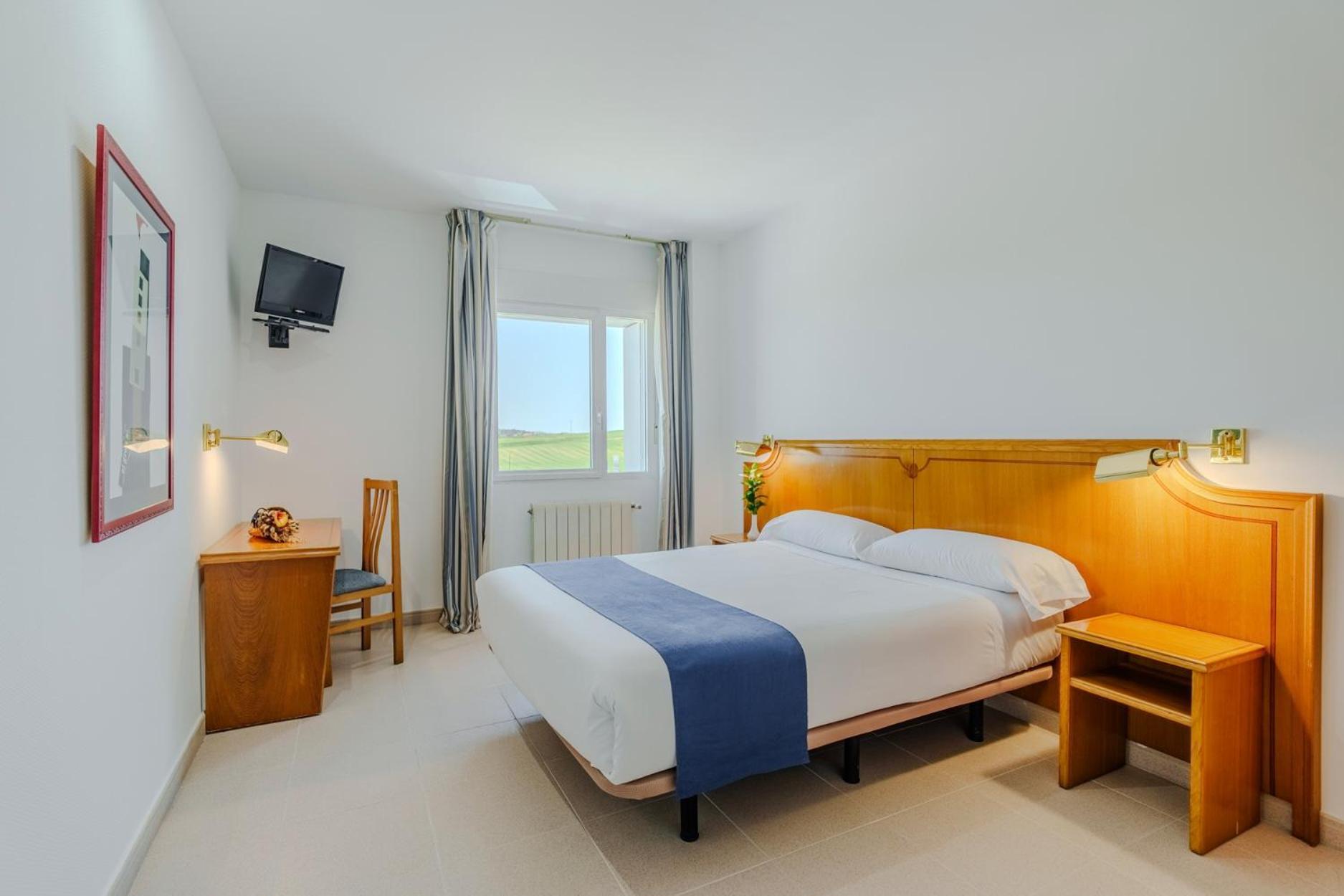 4 Hoteles 3 Estrellas cerca del Castillo de Burgos con Acceso Directo