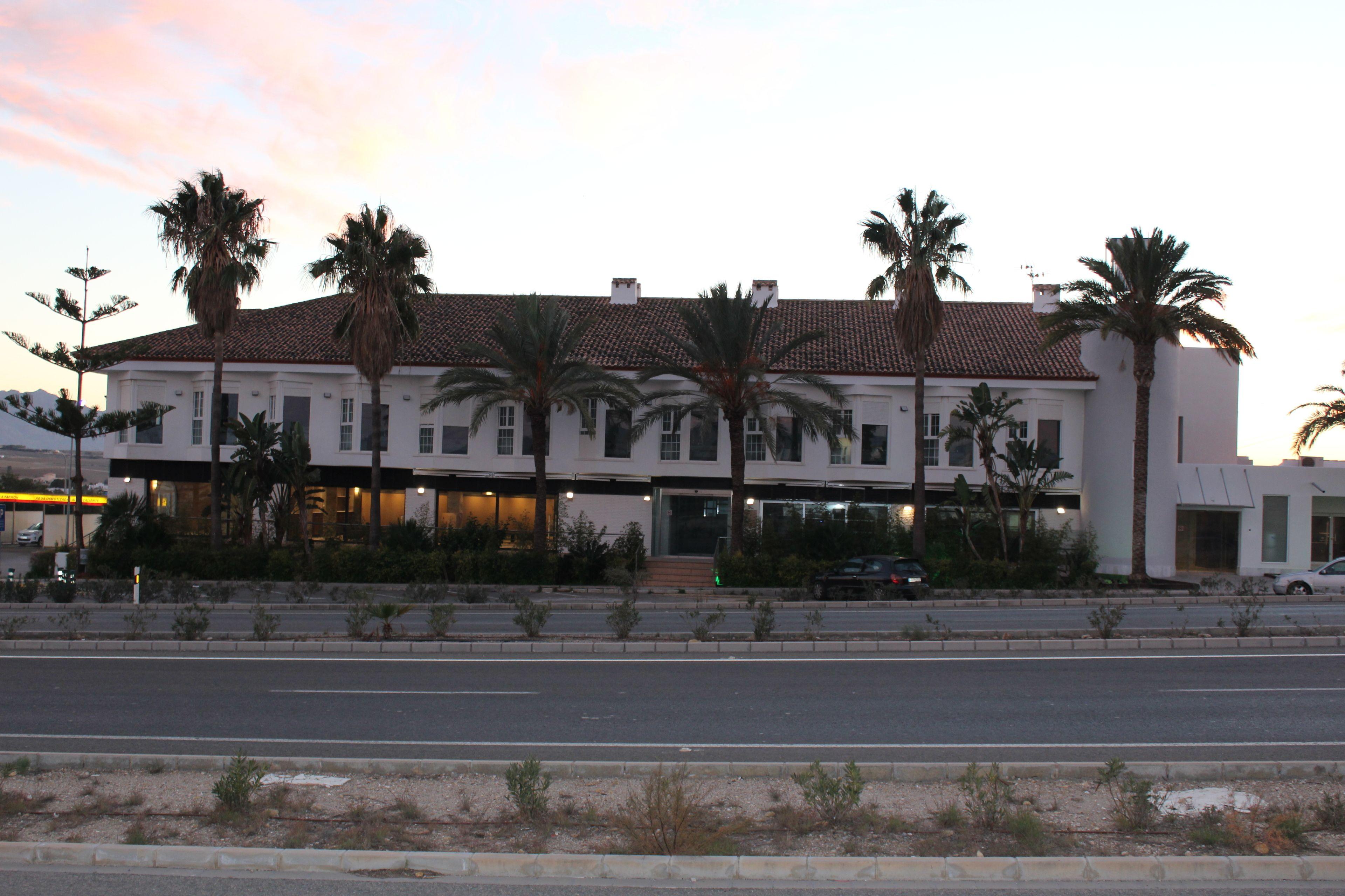 4 Hoteles de 4 Estrellas Cerca de Valle del Este Golf Course